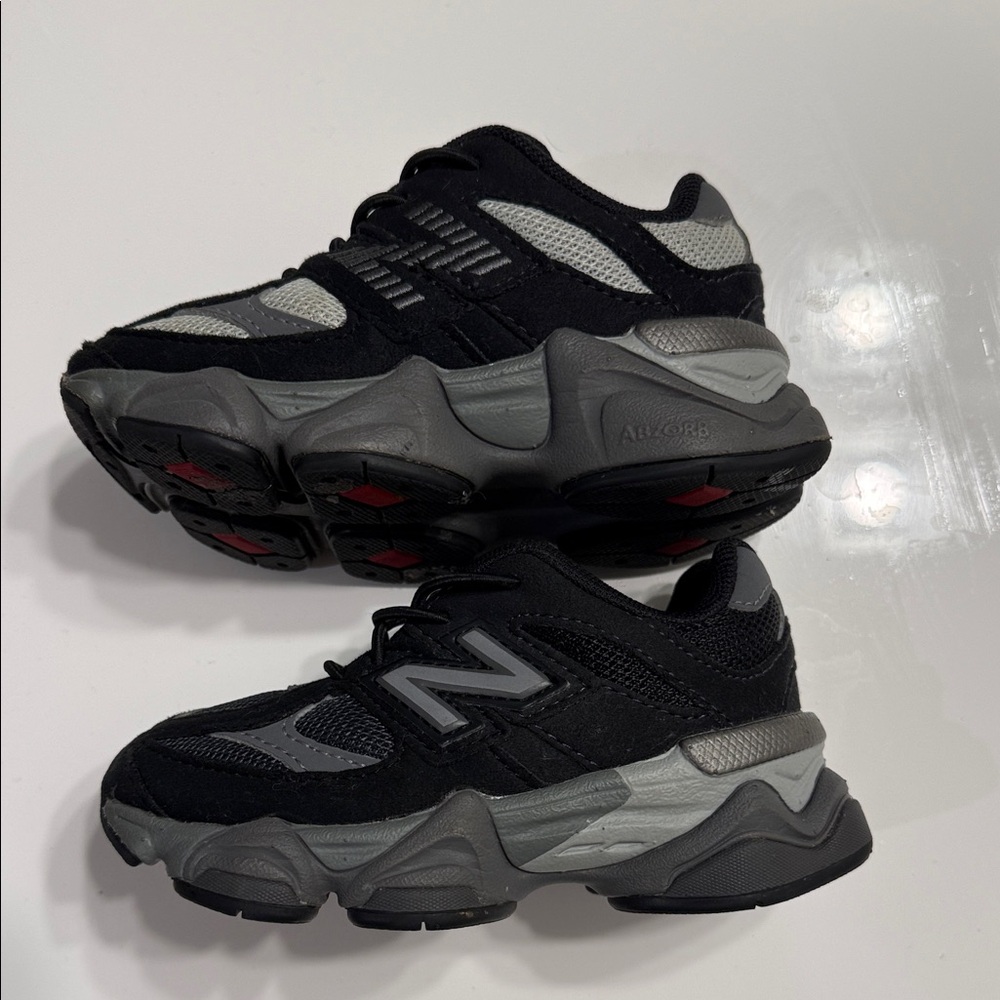 New Balance Kids Black and Gray Chunky Running Shoes
